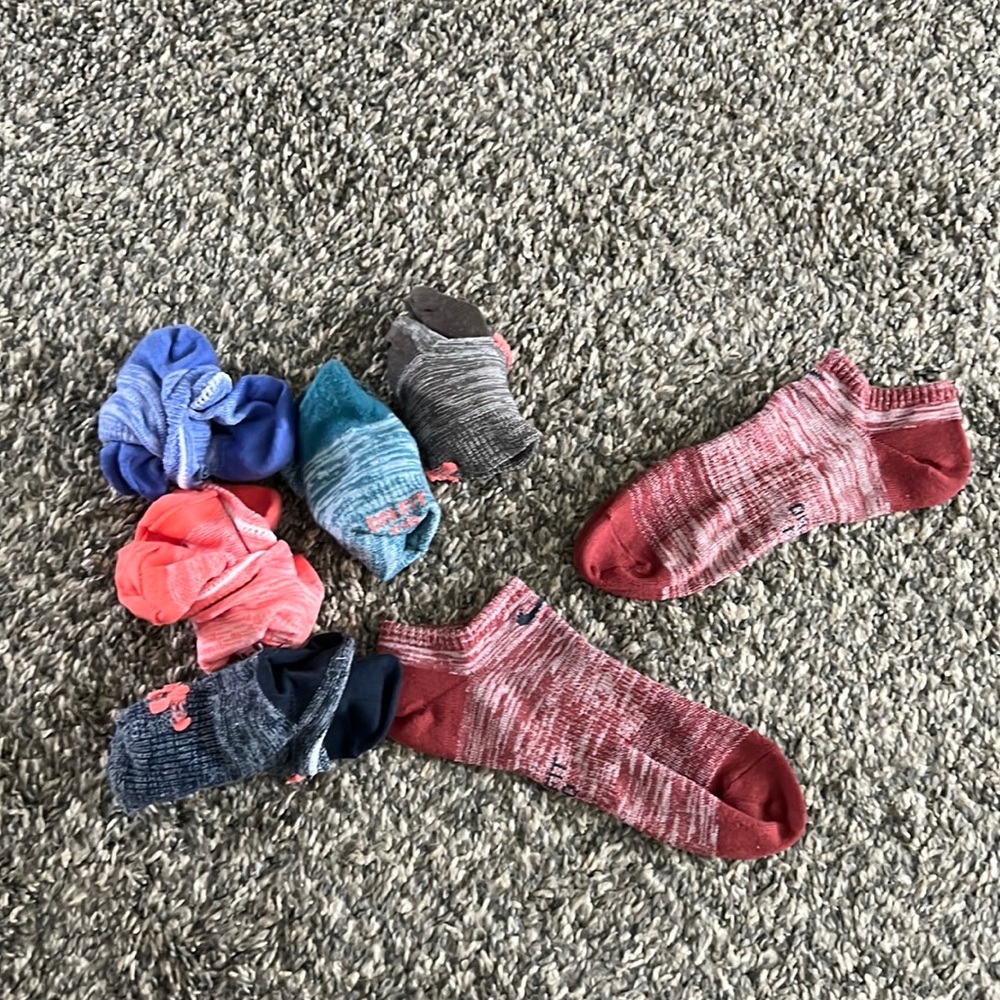 NWOT Nike Socks. 6 pairs. Medium. Dri- fit